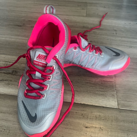 Nike Womens Training Shoes Grey And Pink Size 5.5 - Picture 1 of 5